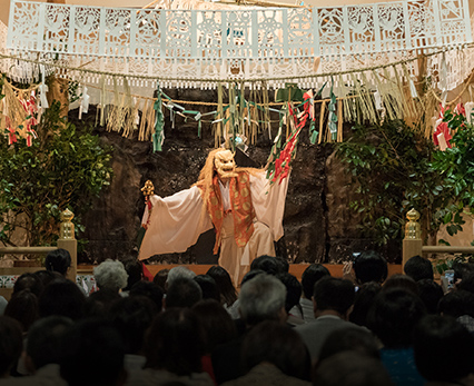 毎晩開催の「高千穂神楽」で伝統文化を体感